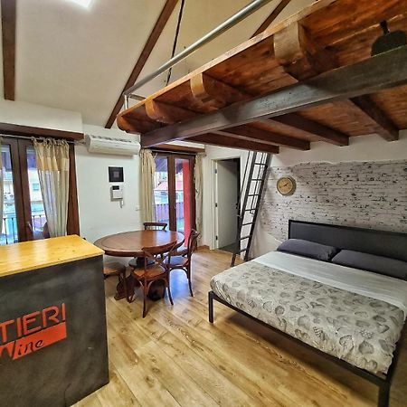 Regis B&B Camere Centro Storico ชีวัสโซ ภายนอก รูปภาพ